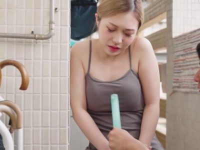 Chồng vắng nhà, con dâu bị bố chồng địt không kịp thở